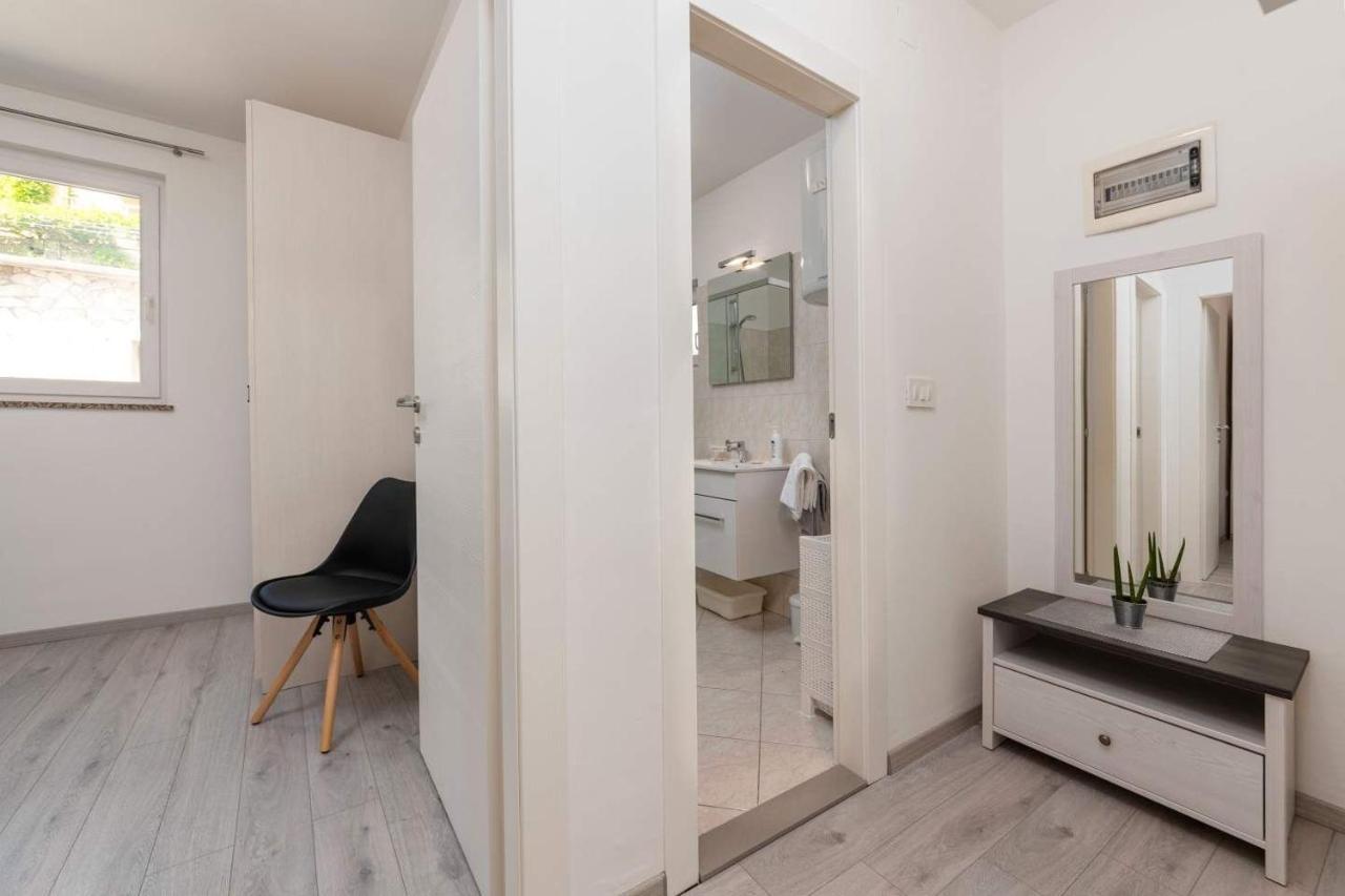 Apartmani Astrid Rabac Exteriör bild