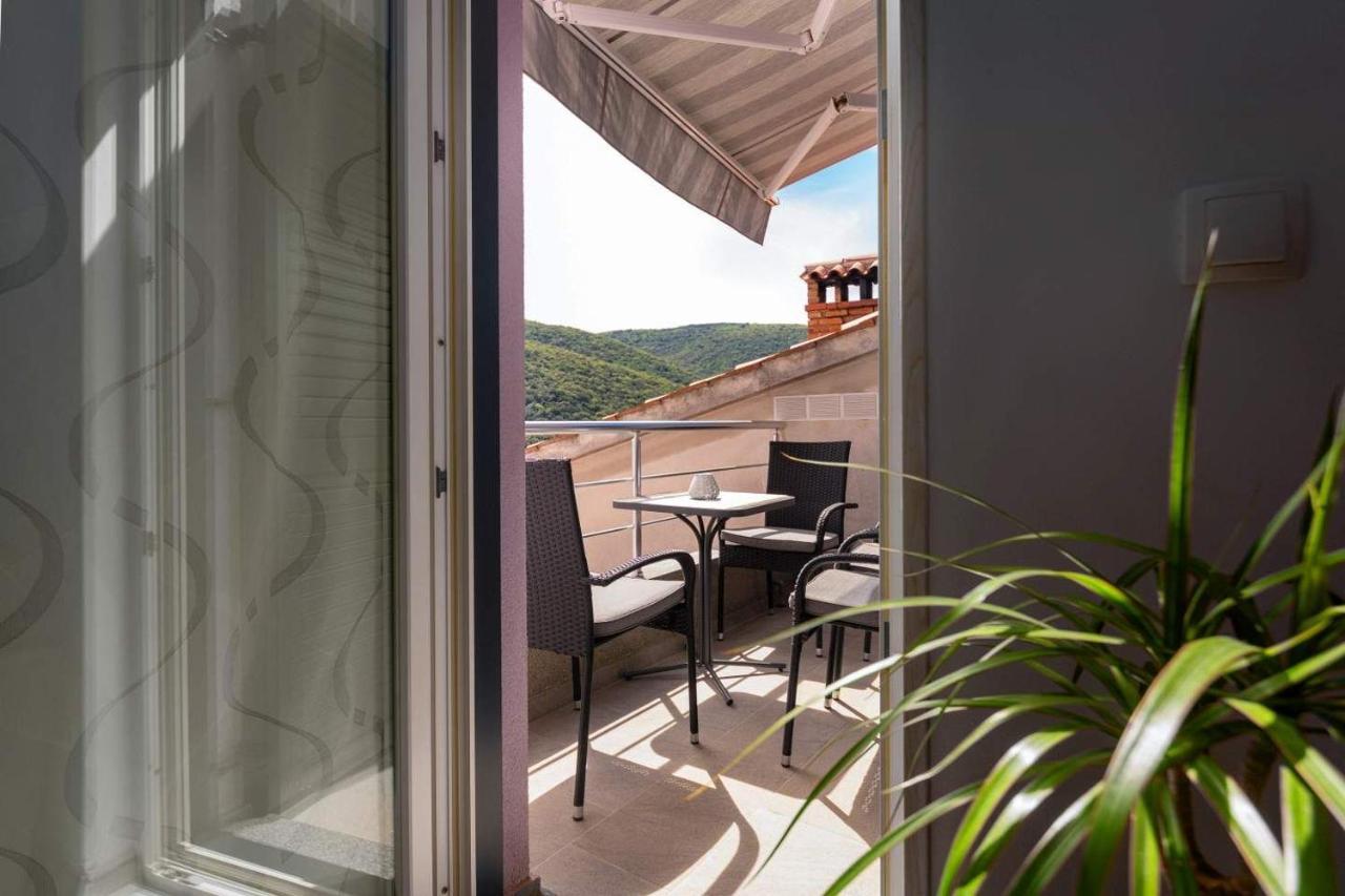 Apartmani Astrid Rabac Exteriör bild