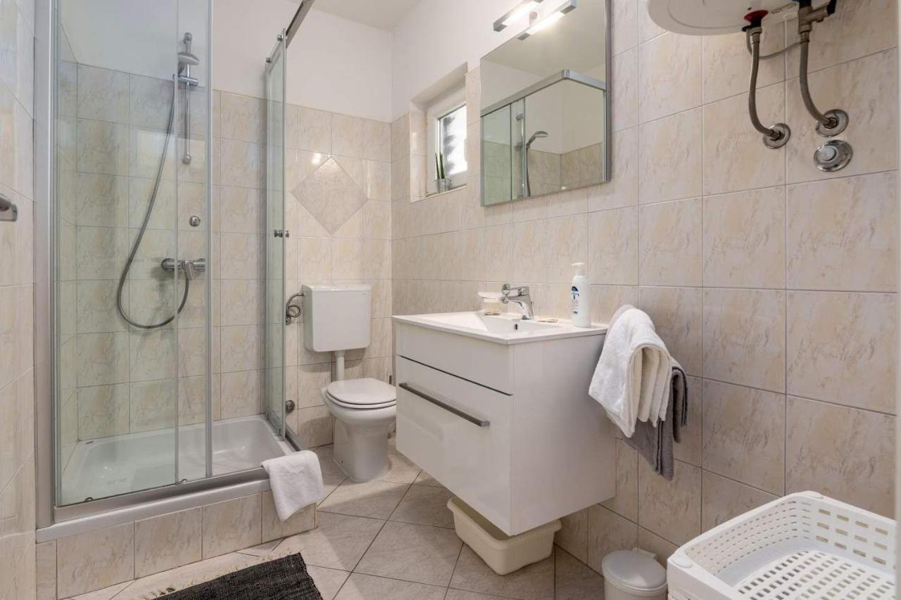 Apartmani Astrid Rabac Exteriör bild