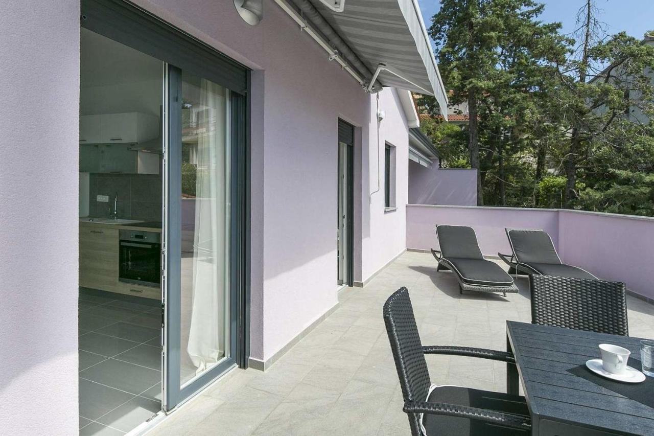 Apartmani Astrid Rabac Exteriör bild